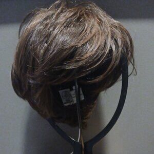 NWT Toni Brattin Stylish Savvy Wig HF Regular Cap Medium Brown